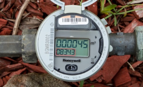 This closeup displays the reading on a Taggle Honeywell V200 digital meter9 digital meter.
