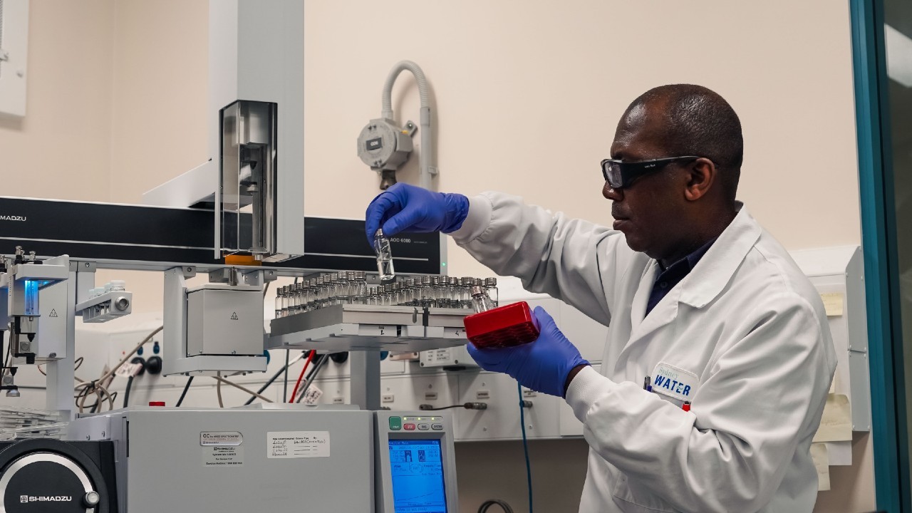 Scientist testing treated drinking water in our West Ryde laboratory