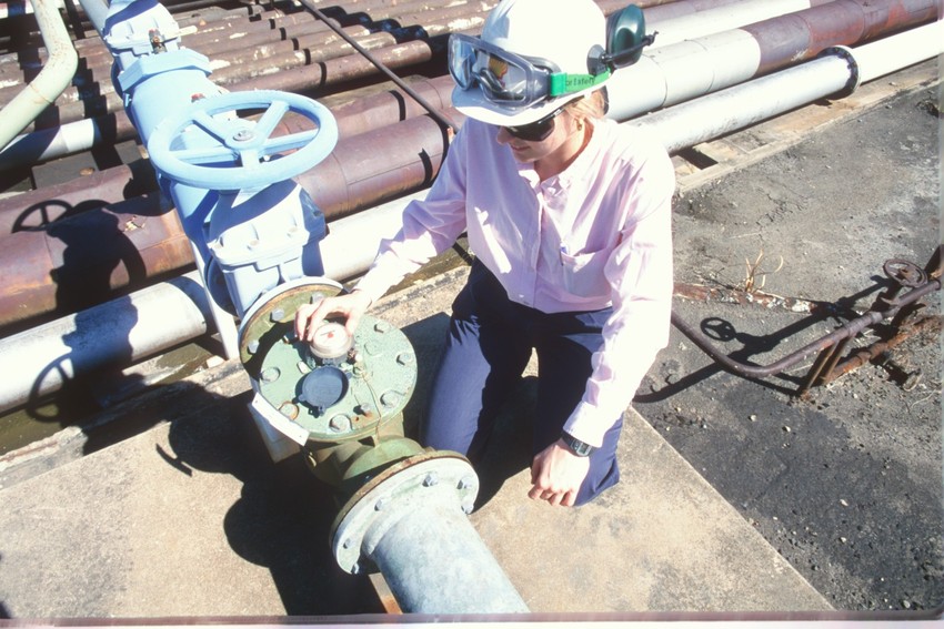 Evonne Metzler, Process Efficiency Engineer at the Shell Refinery, taking proactive water management measures by regularly checking the Shell water meter.